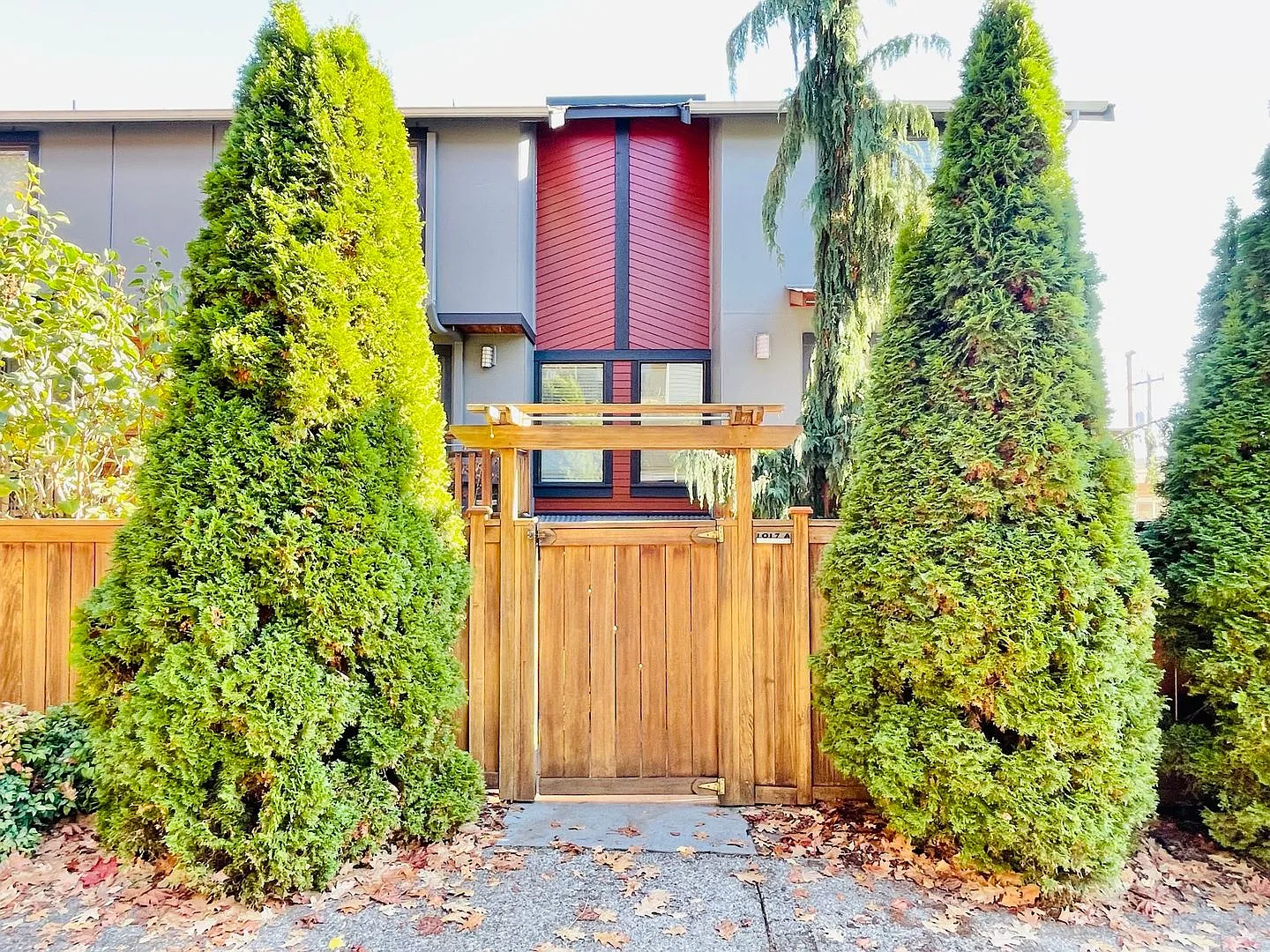 Contemporary 3BR Townhome with Stylish Renovation! — Photo 2