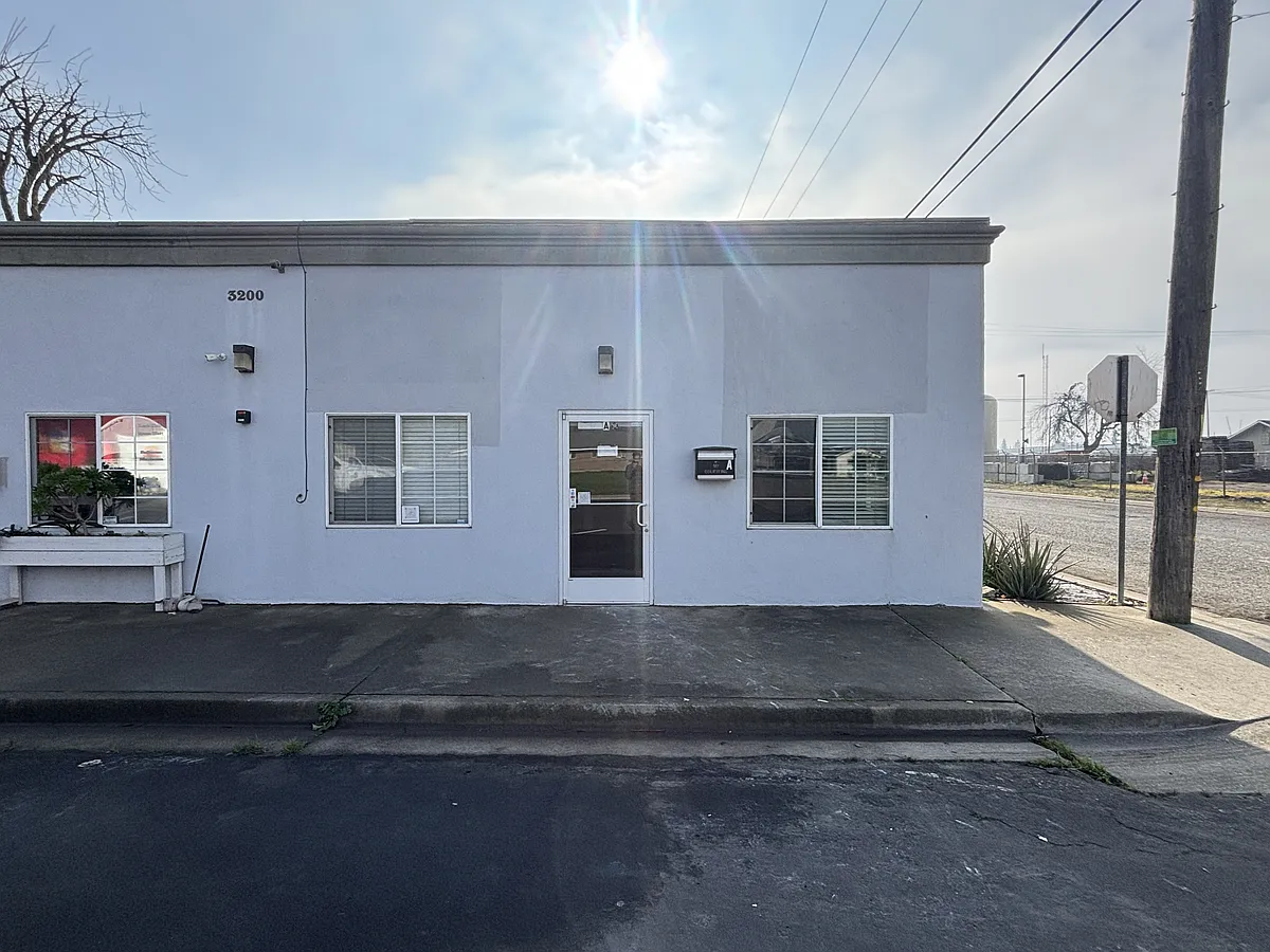 Building Photo - 3200 Sierra St #1