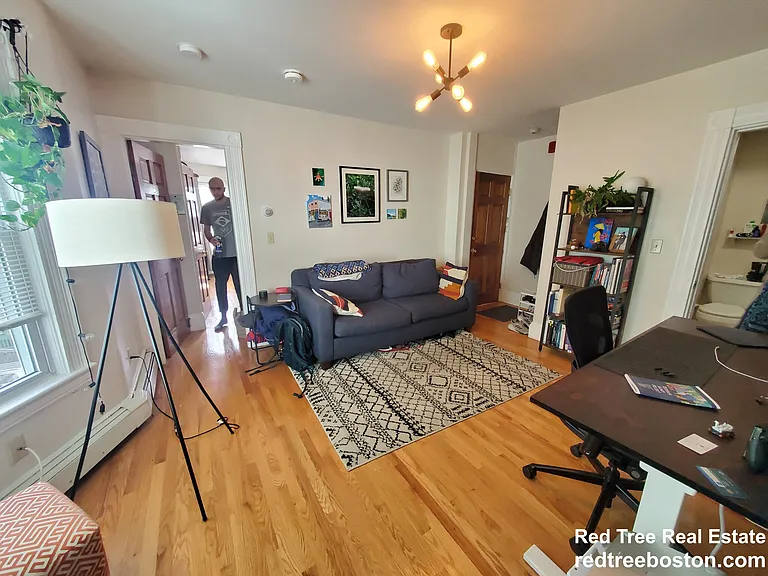 235 Columbia St — Photo 2