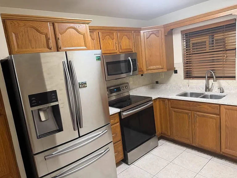2977 Riverside Dr — Photo 13