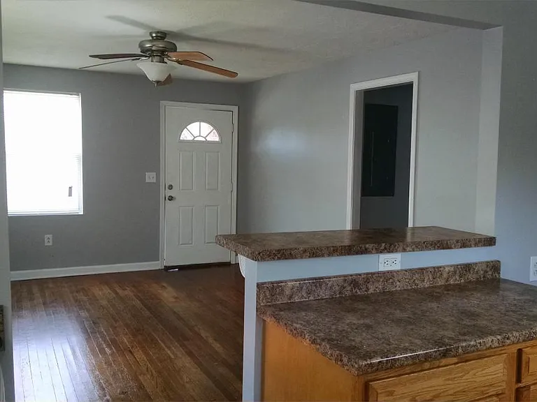 625 Crestlyn Dr — Photo 3
