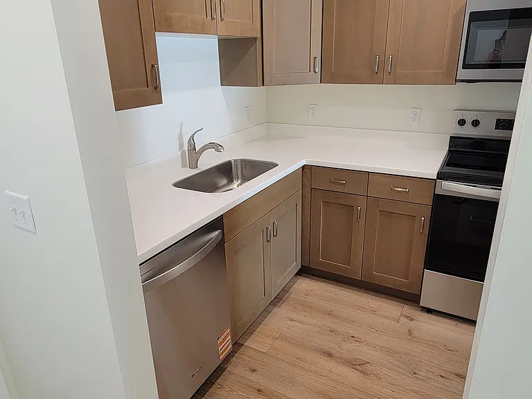 1032 E 400 S — Photo 1
