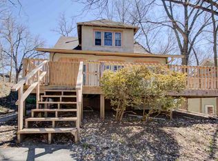 1916 11th St #A, Moline, IL 61265