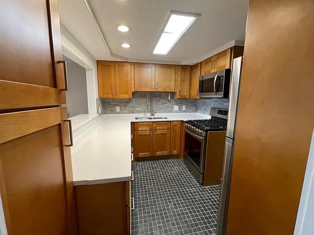 4562 Lake Ave — Photo 8