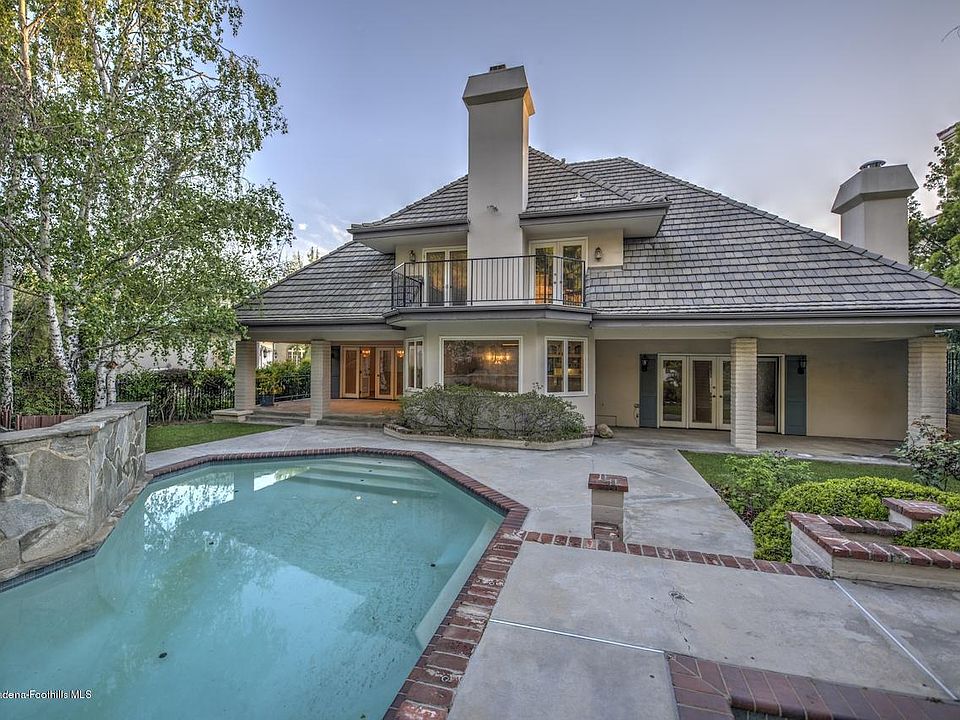 1st image of 831 Greenridge Dr