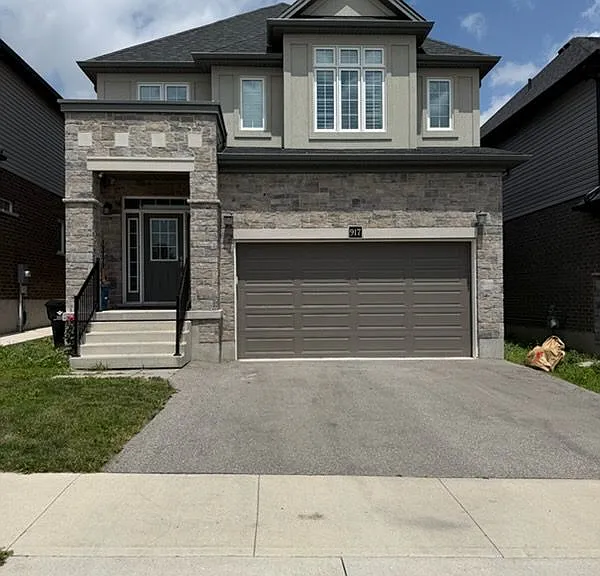 917 Valencia Ct — Photo 1