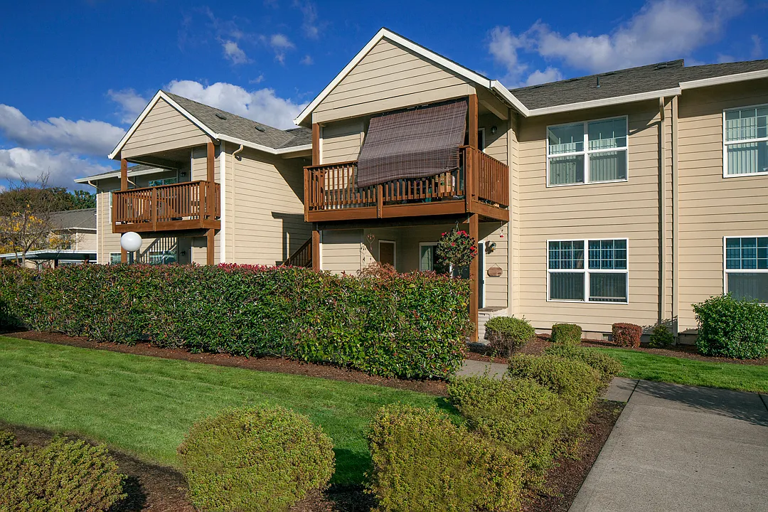 Suzann Plaza Apartments — Photo 1