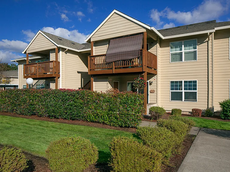 Suzann Plaza Apartments — Photo 1