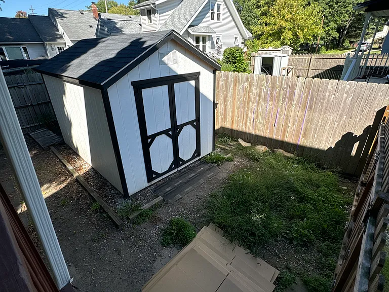 639 Broadway St E — Photo 17