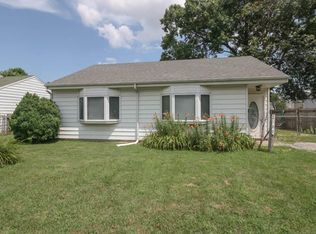 2529 E Meadowmere St, Springfield, MO 65804