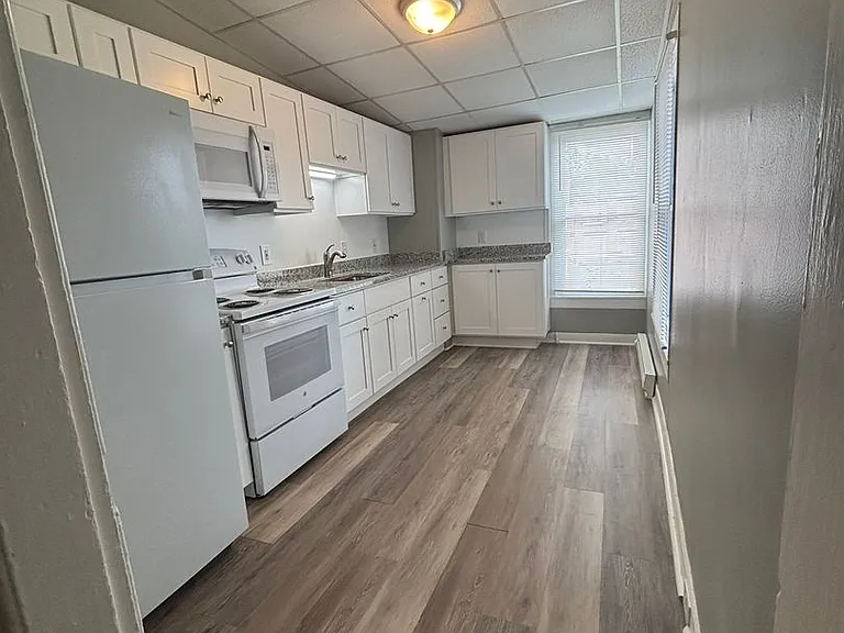 210-212 N Potomac St — Photo 24