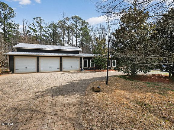 4th image of 151 Country Creek Rd