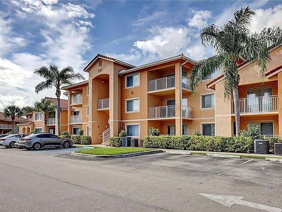2nd image of 231 SW Palm Dr APT 207