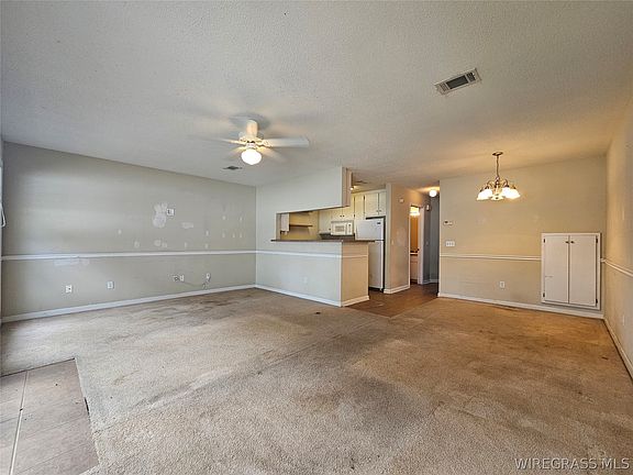 3rd image of 115 Winthrope Ln