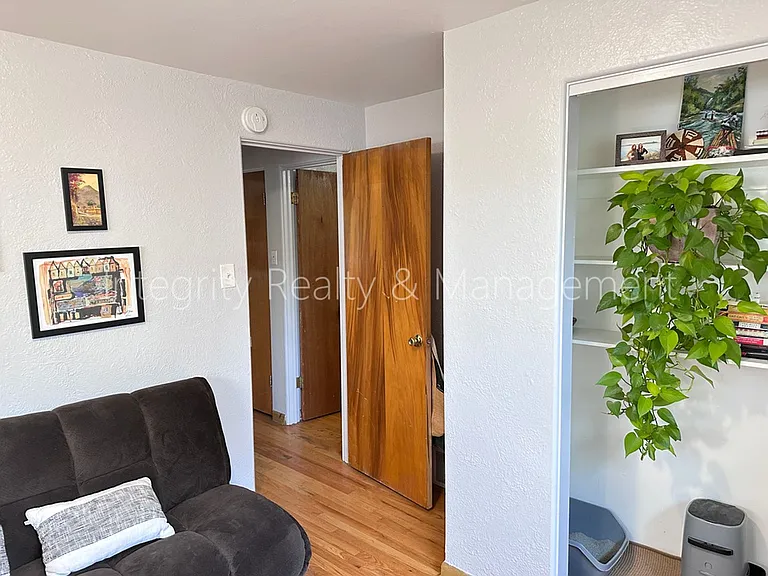 2047 Meade St — Photo 16