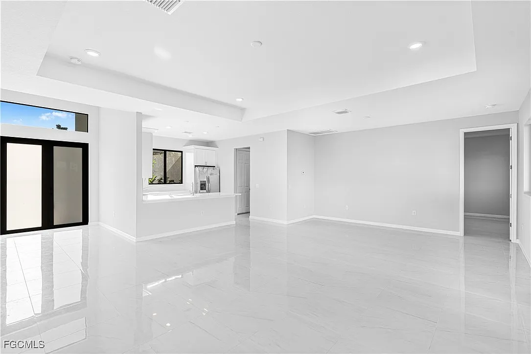 3 bed, 2.0 bath, 1656 sqft, $2,100 — Photo 3
