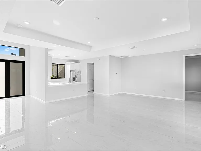 3340 NE 19th Ave — Photo 3