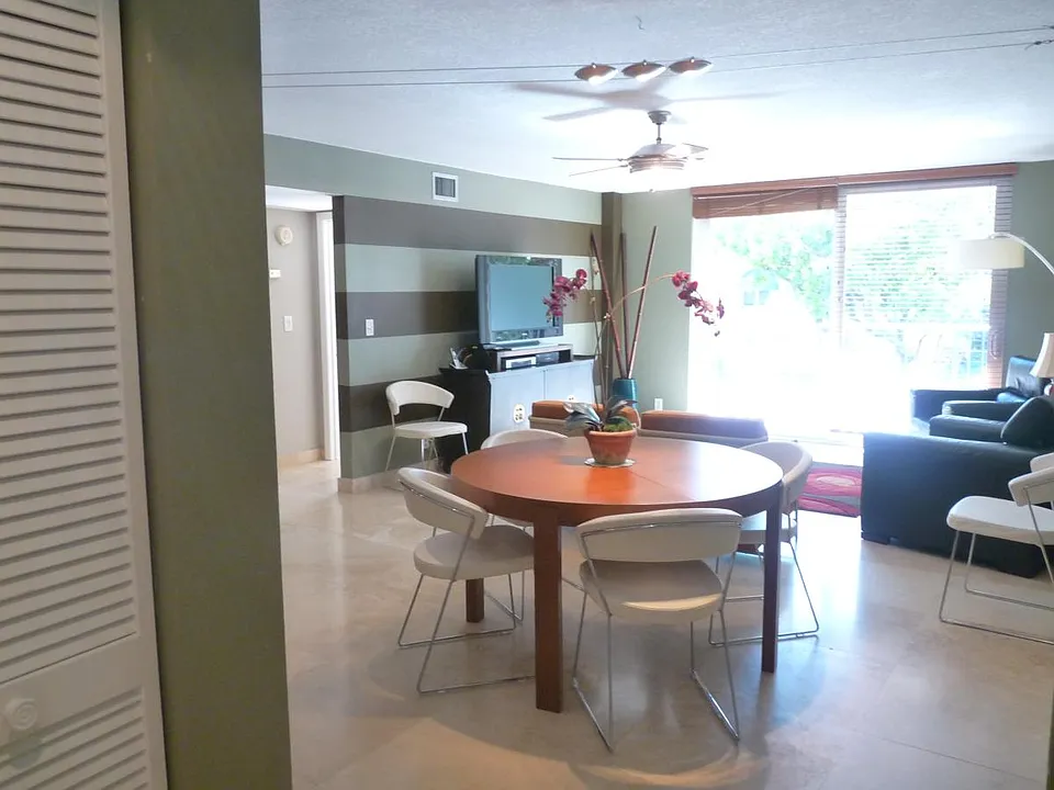 112 N Birch Rd #202