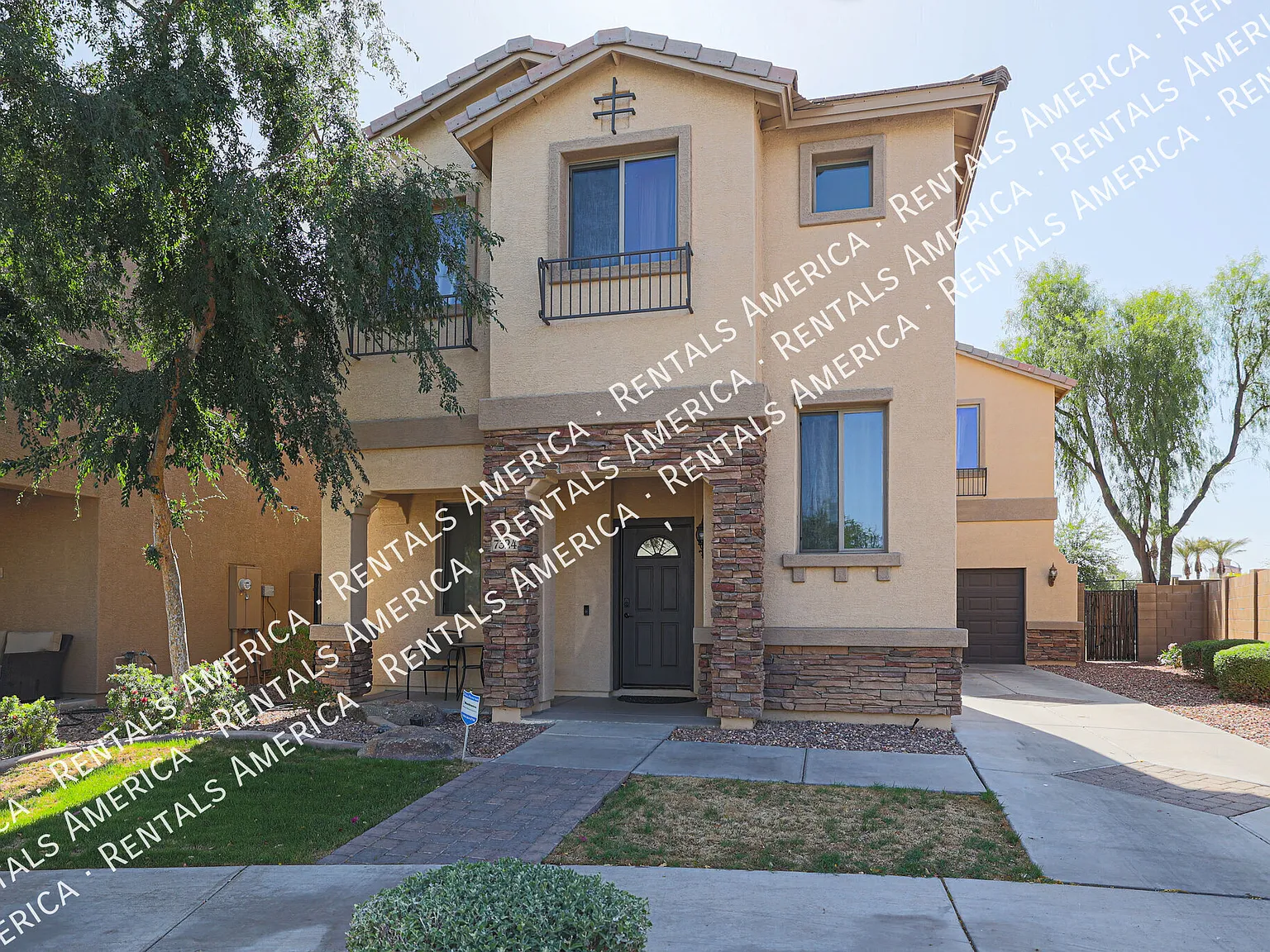 Beautiful 3 Bedroom with Loft and a Play Pool in great location! — Photo 2