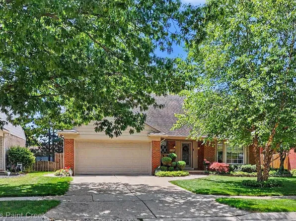 1437 Blairmoor Ct, Grosse Pointe Woods, MI 48236