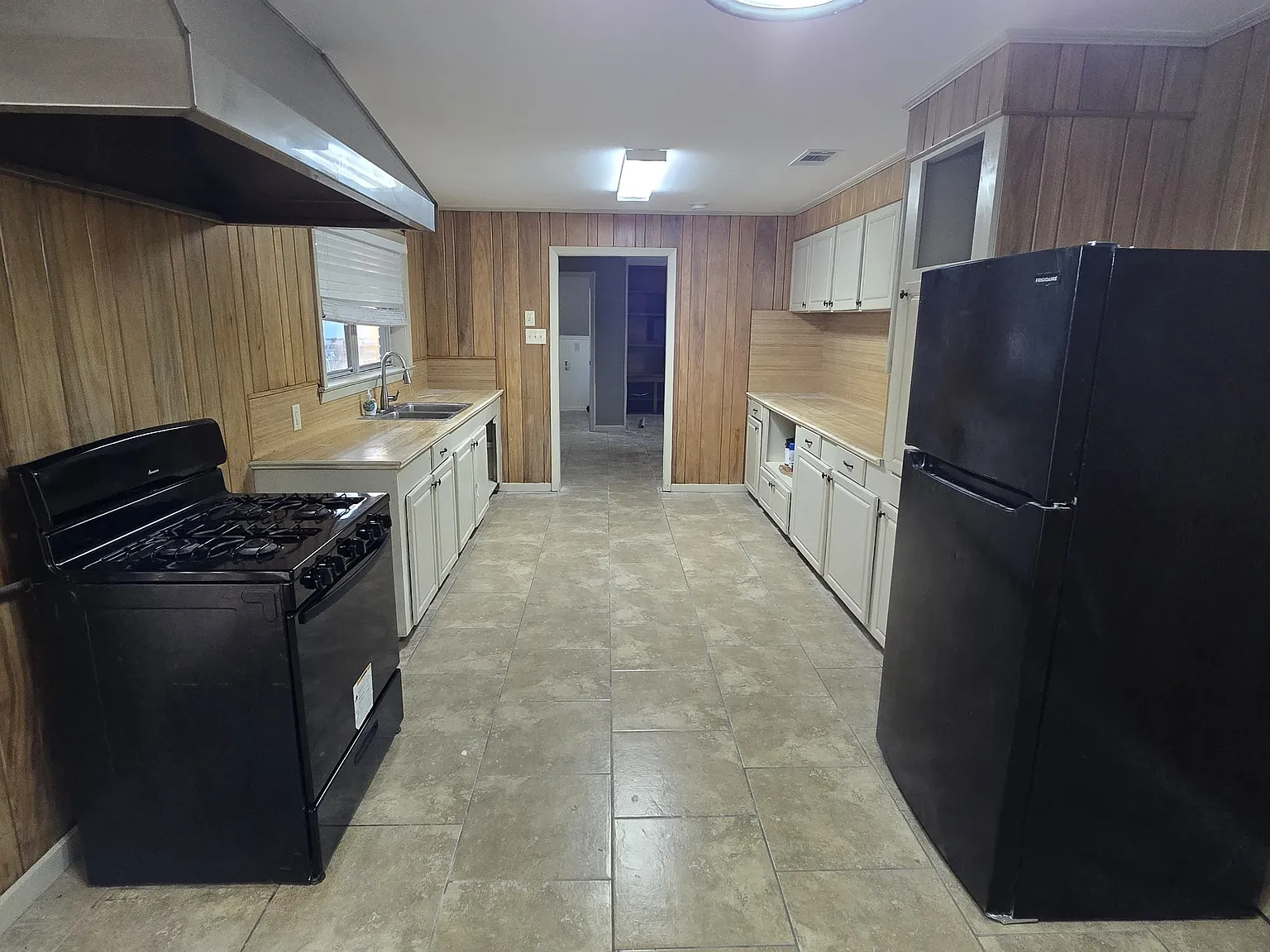 5 bed, 1955 sqft, $2,000 — Photo 4