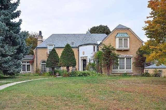 1st image of 736-746 W Grand Ave