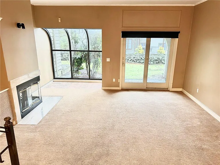 2 Weetamoe Farm Dr — Photo 8