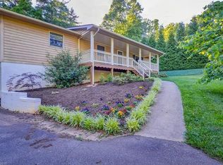 7 Moss Ln, Arden, NC 28704