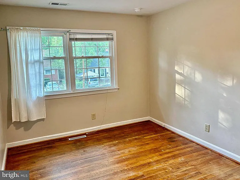 1316 Rowe St — Photo 18