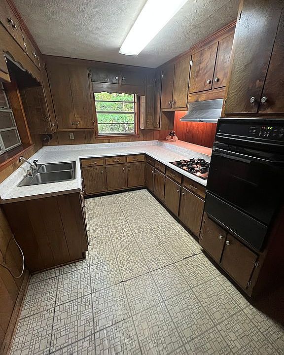 2nd image of 412 E McIntosh Rd