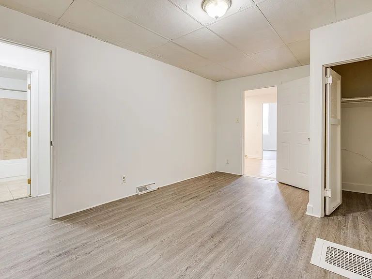01 - 705 Brownsville — Photo 31