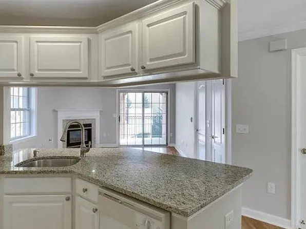 6924 Fairfax Dr Unit 200, Arlington, VA 22213