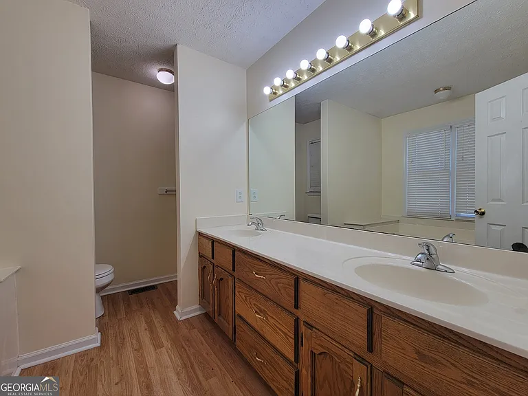 841 Lodgeview Dr — Photo 8