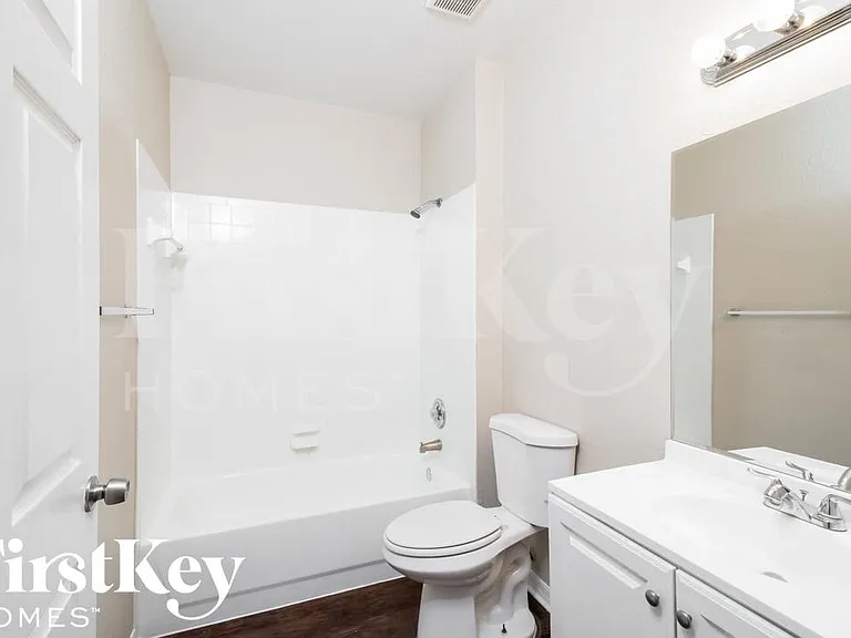 4220 S Cranberry Blvd — Photo 8