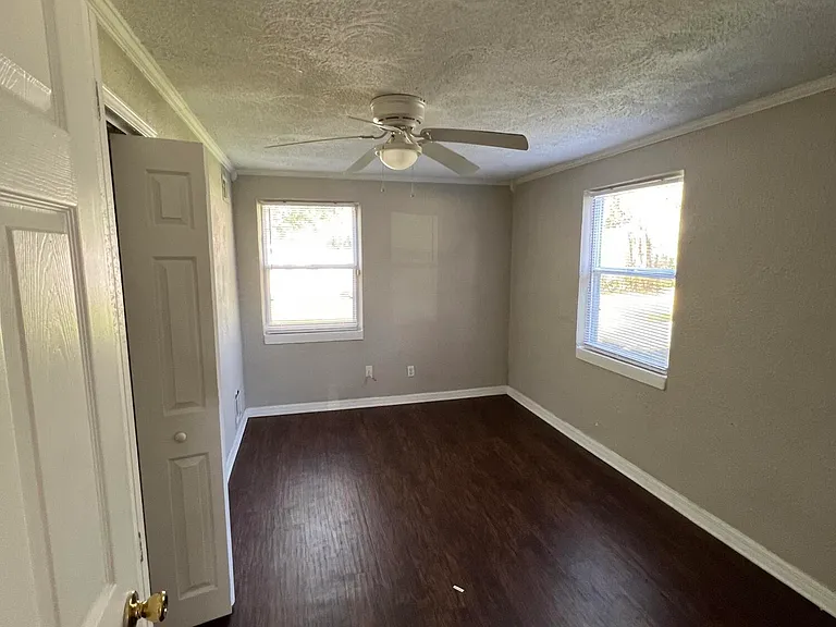 1653 Sheridan St — Photo 7