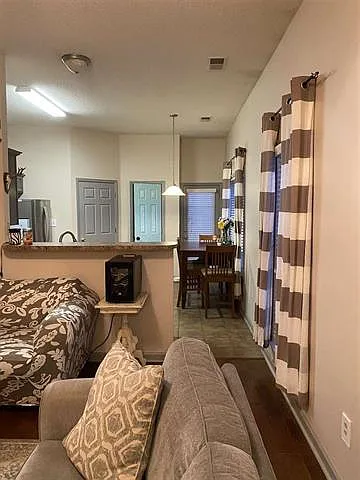 3 bed, 2.5 bath, 1500 sqft, $1,595 — Photo 4