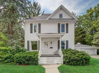 409 N Rochester St, Mukwonago, WI 53149
