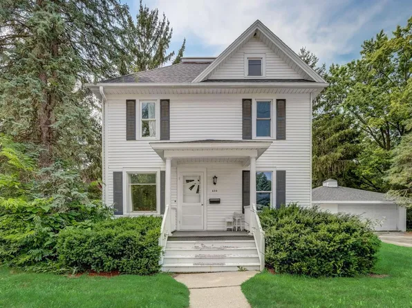 409 North Rochester STREET, Mukwonago, WI 53149