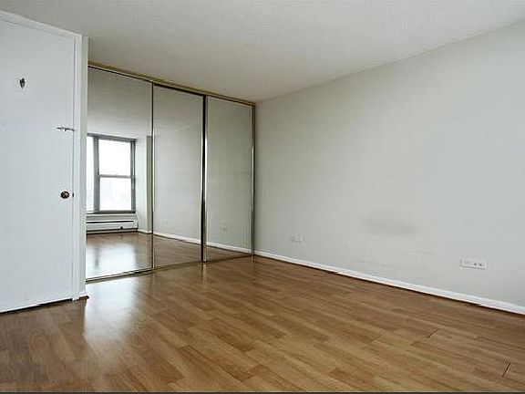4th image of 5401 S Hyde Park Blvd APT 1403