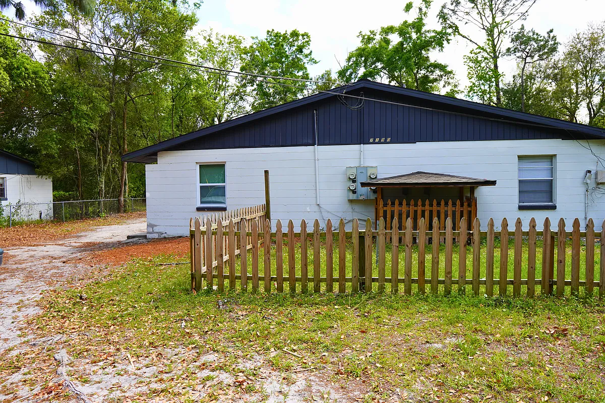 Building Photo - 7190 Conant Ave #1