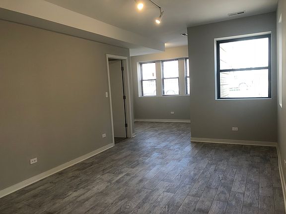 3rd image of 4814 N Monticello Ave APT B