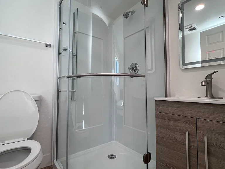 1224 W 37th Pl — Photo 61