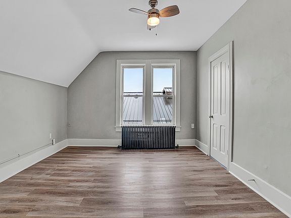 4th image of 231 E Mary St #2