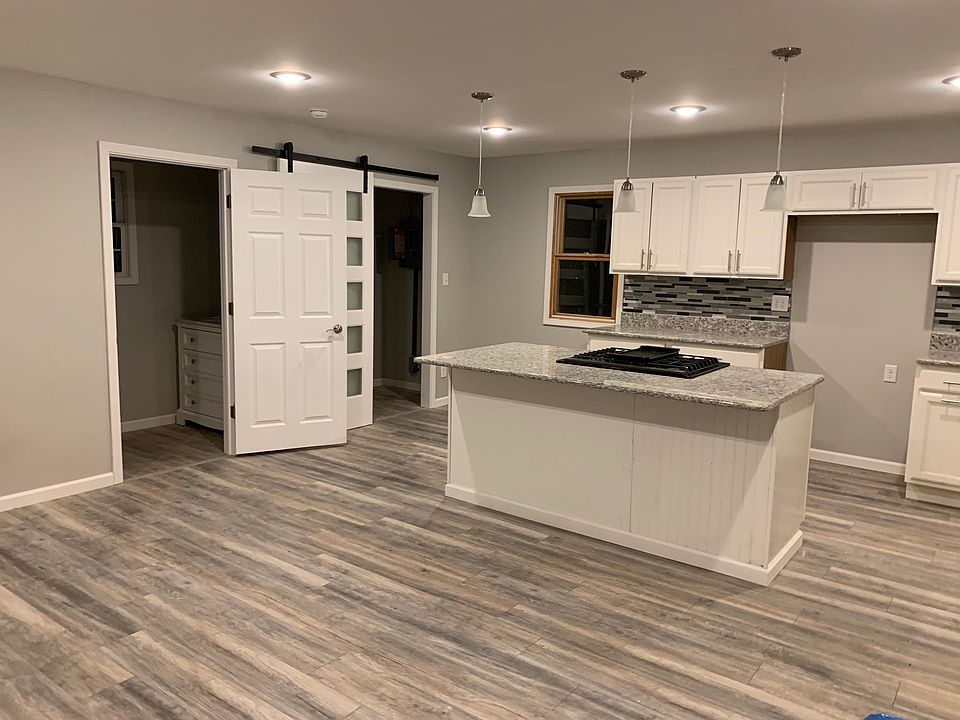 1st image of 363 Bucklin St