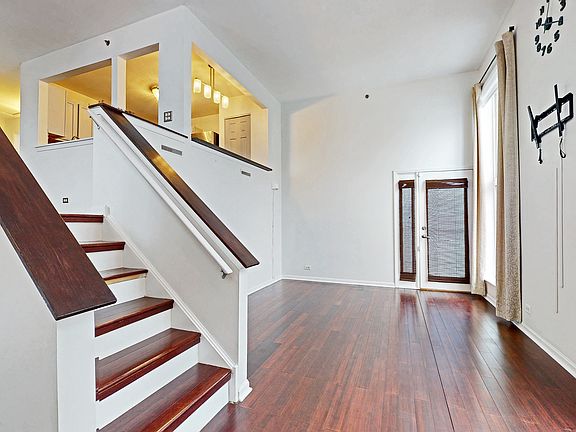 2nd image of 320 Knollwood Ct