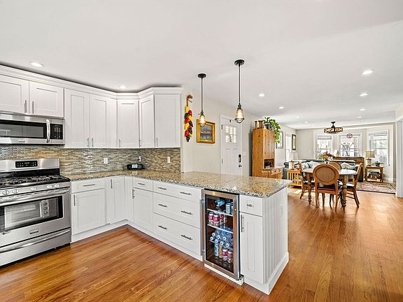 2nd image of 15 Beacon St