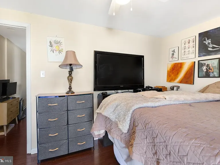 2105 Christian St — Photo 9