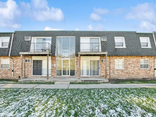 8480 W 103rd Ter APT 202, Palos Hills, IL 60465