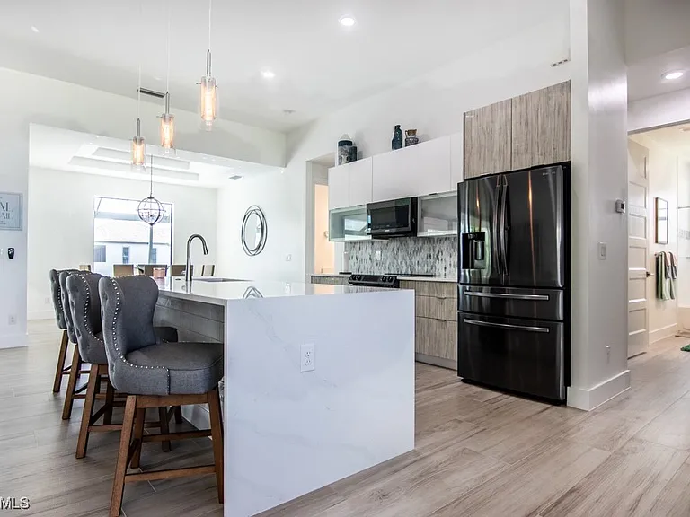 3507 SW 2nd Ave — Photo 5