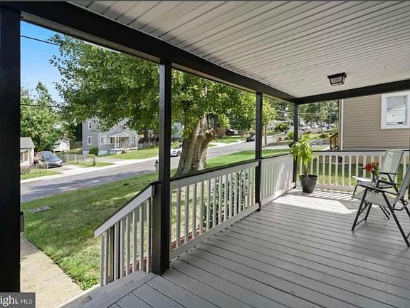4th image of 120 N Huron Dr